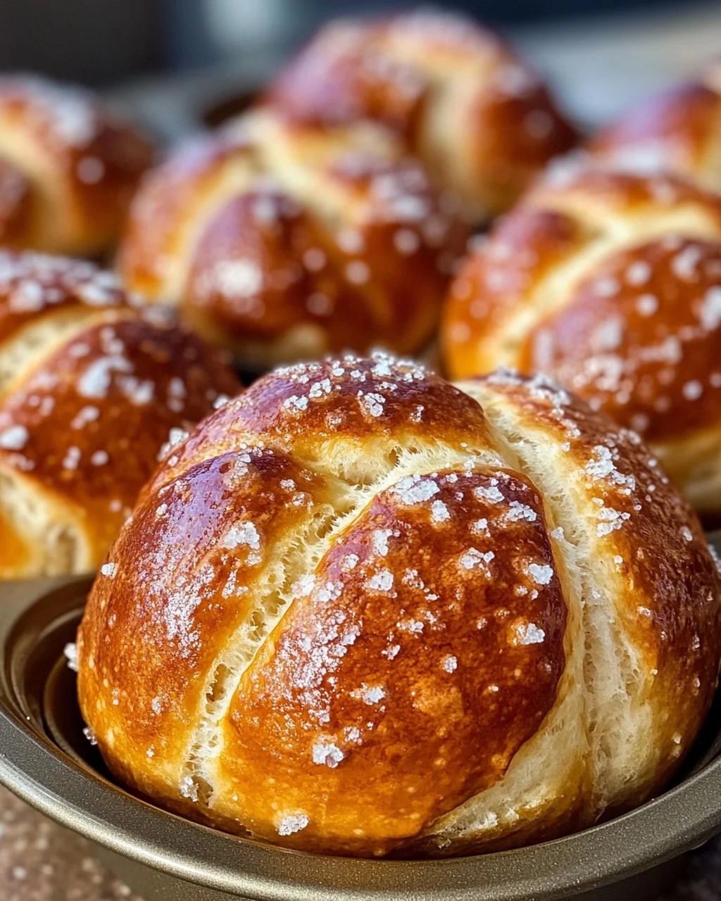 Rezept für Laugenbrötchen im Muffinsblech gebacken